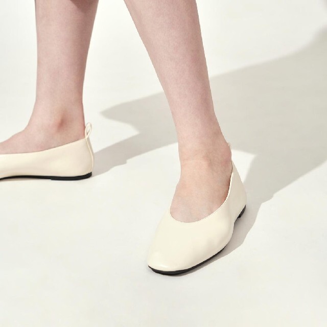 Charles and Keith(チャールズアンドキース)の美品☆CHARLES & KEITH Ballerina Flats レディースの靴/シューズ(バレエシューズ)の商品写真