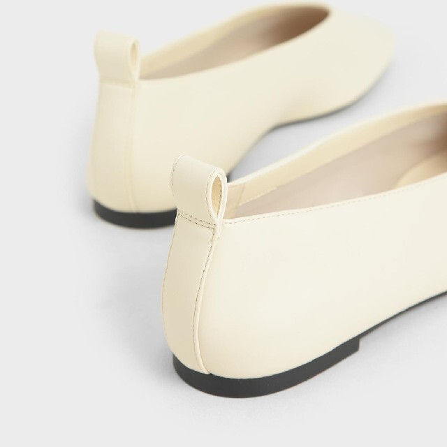 Charles and Keith(チャールズアンドキース)の美品☆CHARLES & KEITH Ballerina Flats レディースの靴/シューズ(バレエシューズ)の商品写真