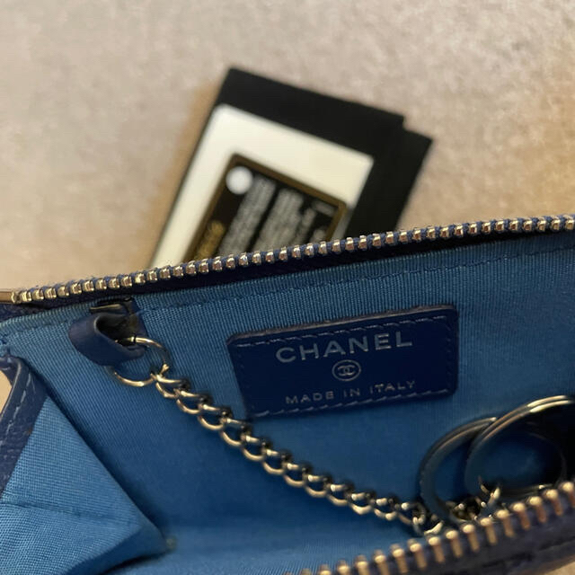 CHANEL(シャネル)のCHANEL カメリアラウンドファスナーコインケース レディースのファッション小物(コインケース)の商品写真