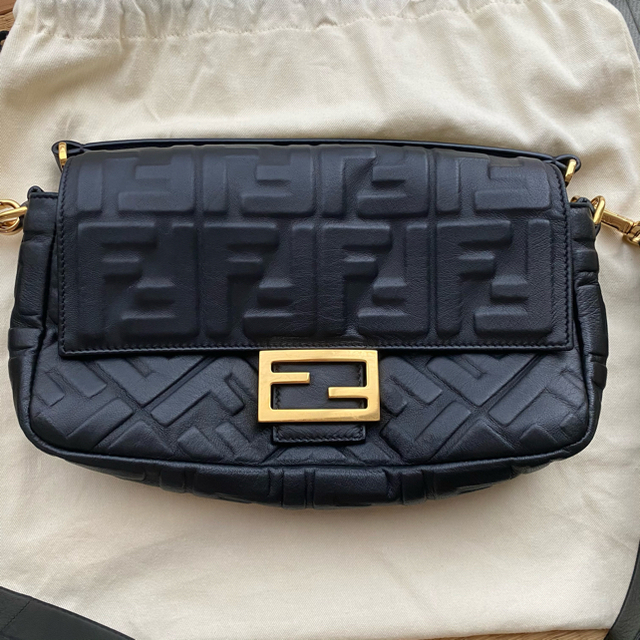 レディース☆本日　専用☆FENDI フェンディ　マンマバゲット　ミディアム　ナッパーレザー