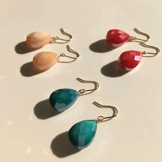 ZARA(ザラ)の020 一粒ビジュー　しずくミニ　ピアス　イヤリング　ヴィンテージ　ハンドメイド ハンドメイドのアクセサリー(ピアス)の商品写真