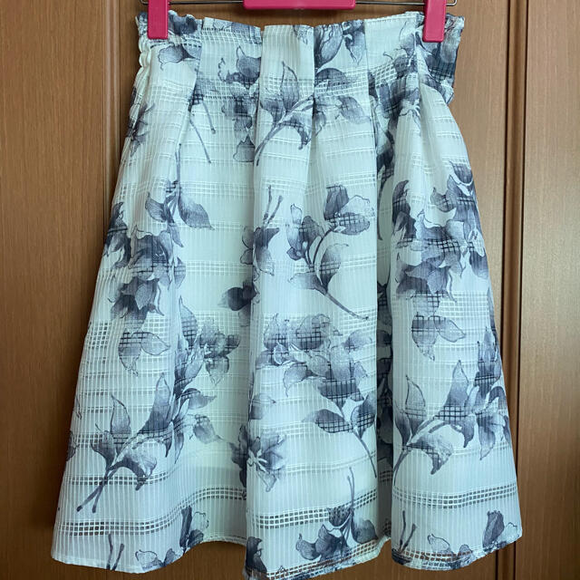 しまむら(シマムラ)の花柄フレアスカート レディースのスカート(ひざ丈スカート)の商品写真