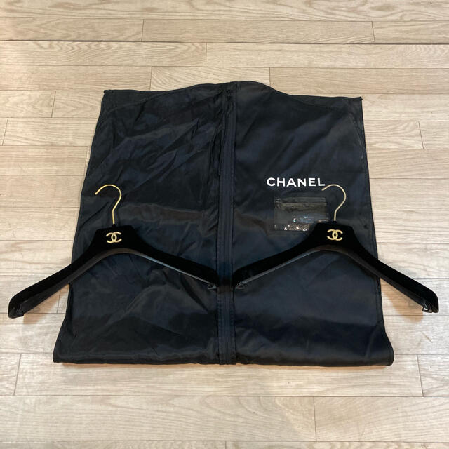 CHANEL(シャネル)のCHANEL★ガーメント+ハンガー×2★3点セット インテリア/住まい/日用品の収納家具(押し入れ収納/ハンガー)の商品写真