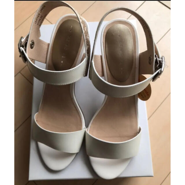 DIANA(ダイアナ)の未使用　タララ　サンダル レディースの靴/シューズ(サンダル)の商品写真