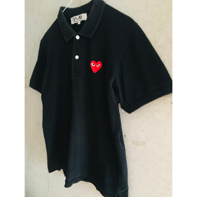 COMME des GARCONS(コムデギャルソン)の【名作★希少★Lサイズ！】プレイコムデギャルソン 黒 予備ボタン付き ポロシャツ レディースのトップス(ポロシャツ)の商品写真