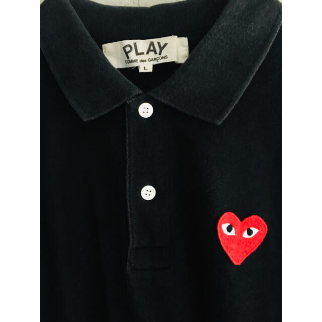 COMME des GARCONS(コムデギャルソン)の【名作★希少★Lサイズ！】プレイコムデギャルソン 黒 予備ボタン付き ポロシャツ レディースのトップス(ポロシャツ)の商品写真