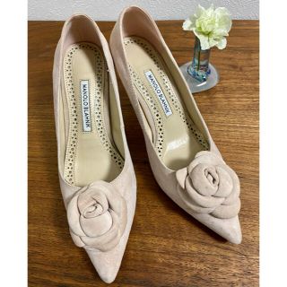 マノロブラニク(MANOLO BLAHNIK)の超美品☆1点限定☆大特価【Manolo Blahnik】カメリアスエードパンプス(ハイヒール/パンプス)