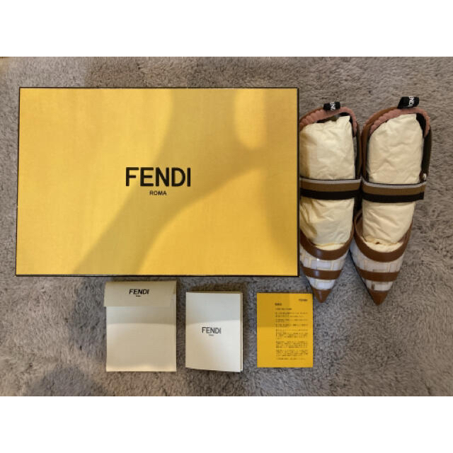 FENDI(フェンディ)の【正規品新品未使用】大人気完売品！　FENDI サンダル　22.5cm〜23cm レディースの靴/シューズ(サンダル)の商品写真