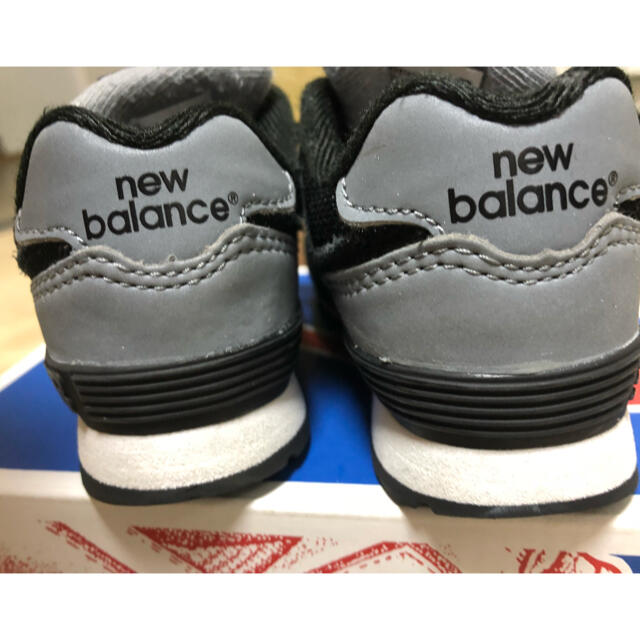 New Balance(ニューバランス)の専用です。ニューバランス　ベビーシューズ　13.5 ブラック　黒 キッズ/ベビー/マタニティのベビー靴/シューズ(~14cm)(スニーカー)の商品写真