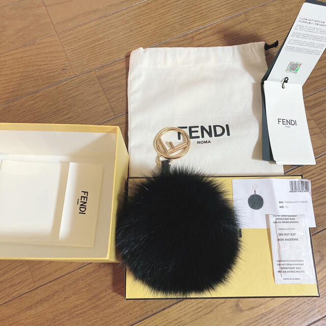 FENDI(フェンディ)のご専用です。フェンディ　ファー　チャーム　クリップと共に ハンドメイドのファッション小物(バッグチャーム)の商品写真