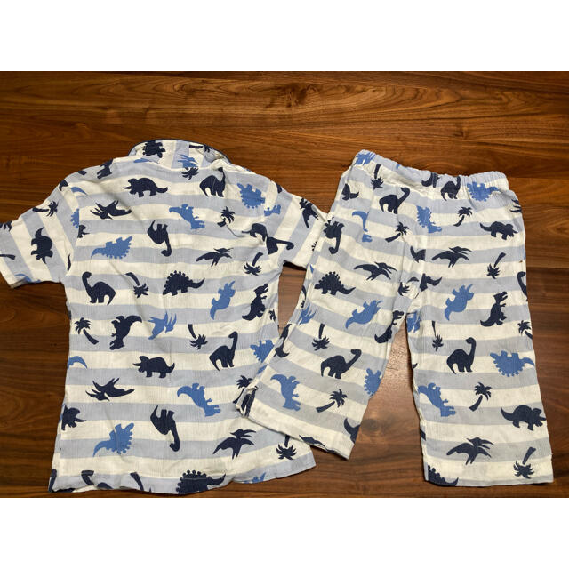 西松屋(ニシマツヤ)のパジャマ　130 キッズ/ベビー/マタニティのキッズ服男の子用(90cm~)(パジャマ)の商品写真