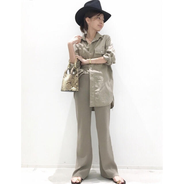 L'Appartement DEUXIEME CLASSE(アパルトモンドゥーズィエムクラス)のL'Appartement／REMI RELIEF CHAMBRAY シャツ レディースのトップス(シャツ/ブラウス(長袖/七分))の商品写真