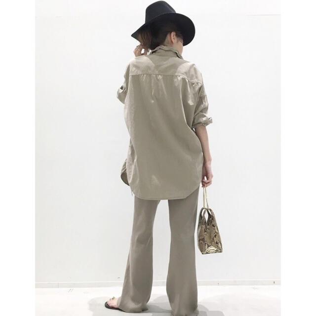 L'Appartement DEUXIEME CLASSE(アパルトモンドゥーズィエムクラス)のL'Appartement／REMI RELIEF CHAMBRAY シャツ レディースのトップス(シャツ/ブラウス(長袖/七分))の商品写真