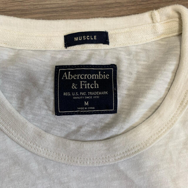 Abercrombie&Fitch(アバクロンビーアンドフィッチ)のアバクロ 白Tシャツ メンズのトップス(Tシャツ/カットソー(半袖/袖なし))の商品写真