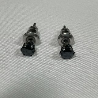 ブラックピアス　16G(ピアス(両耳用))