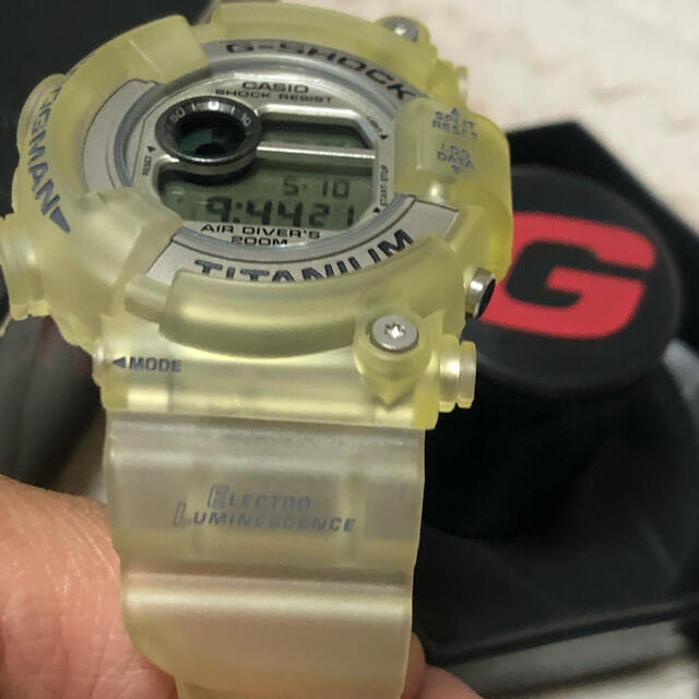 G-SHOCK(ジーショック)のG-SHOCKフロッグマンDW-8200WC-7AT透け蛙 メンズの時計(腕時計(デジタル))の商品写真