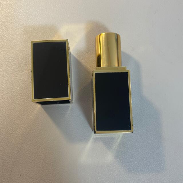 TOM FORD(トムフォード)の値下げ トムフォード　リップカラー 63 デボア コスメ/美容のベースメイク/化粧品(口紅)の商品写真