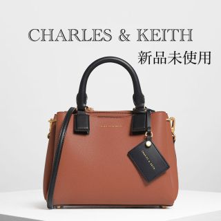 チャールズアンドキース(Charles and Keith)の新品★未使用★CHARLES & KEITH トップハンドルストラクチャーバッグ(ハンドバッグ)