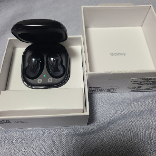 オーディオ機器Galaxy buds live 　美品