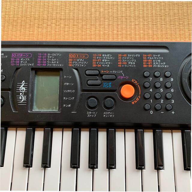 CASIO(カシオ)の【お値下げ中】CASIOミニキーボード（ブラックオレンジ・44鍵盤）　SA-76 楽器の鍵盤楽器(キーボード/シンセサイザー)の商品写真