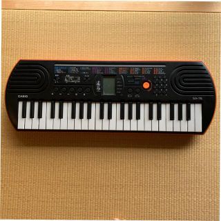 カシオ(CASIO)の【お値下げ中】CASIOミニキーボード（ブラックオレンジ・44鍵盤）　SA-76(キーボード/シンセサイザー)