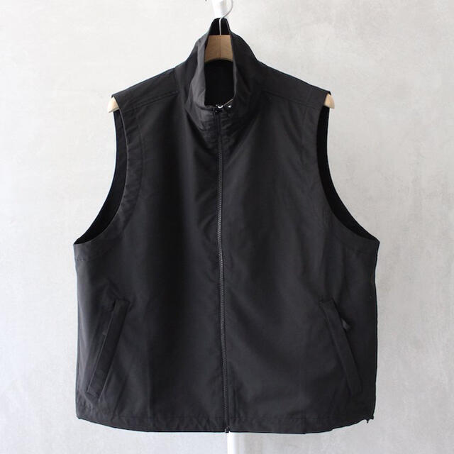 1LDK SELECT(ワンエルディーケーセレクト)のUNIVERSAL PRODUCTS LORO PIANA TRACK VEST メンズのトップス(ベスト)の商品写真