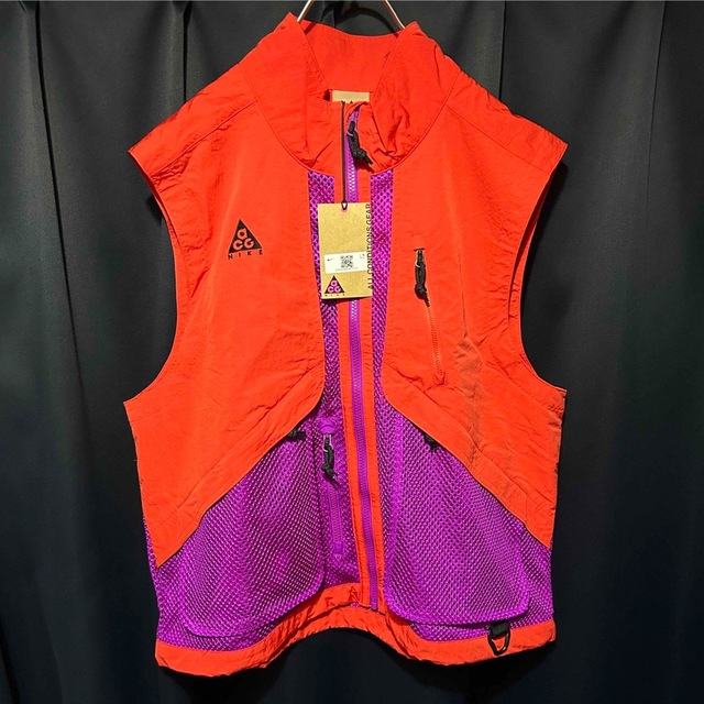 NIKE(ナイキ)のNIKE ACG VEST ORANGE X PURPLE  メンズのトップス(ベスト)の商品写真