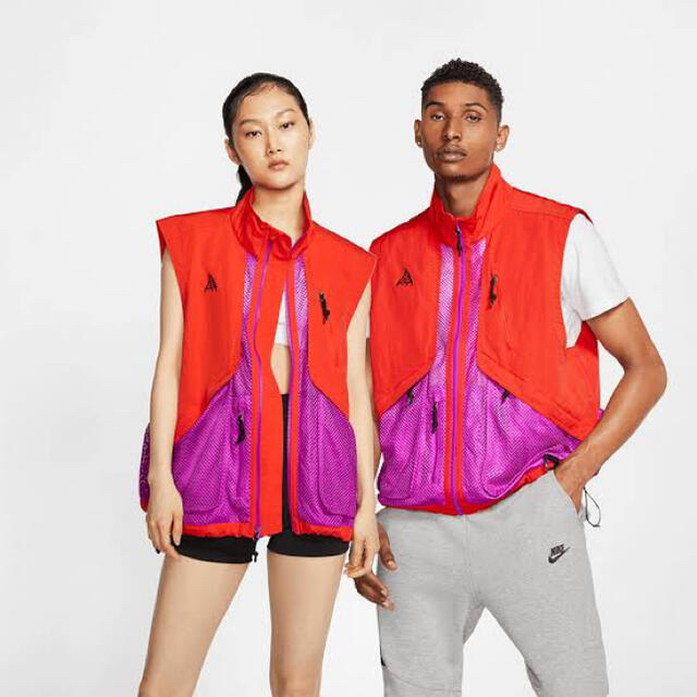 NIKE(ナイキ)のNIKE ACG VEST ORANGE X PURPLE  メンズのトップス(ベスト)の商品写真