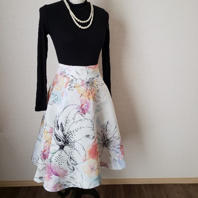 DOUBLE STANDARD CLOTHING(ダブルスタンダードクロージング)のスカート 花柄 フレアスカート ミモレ アイスカラー レディースのスカート(ひざ丈スカート)の商品写真