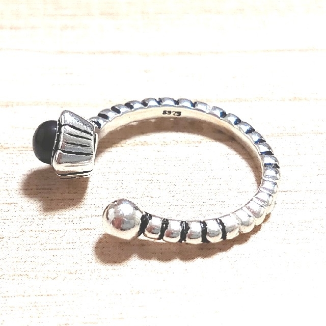 男女兼用 指輪 シルバーリング フリーサイズ ブラックビジュー レディースのアクセサリー(リング(指輪))の商品写真