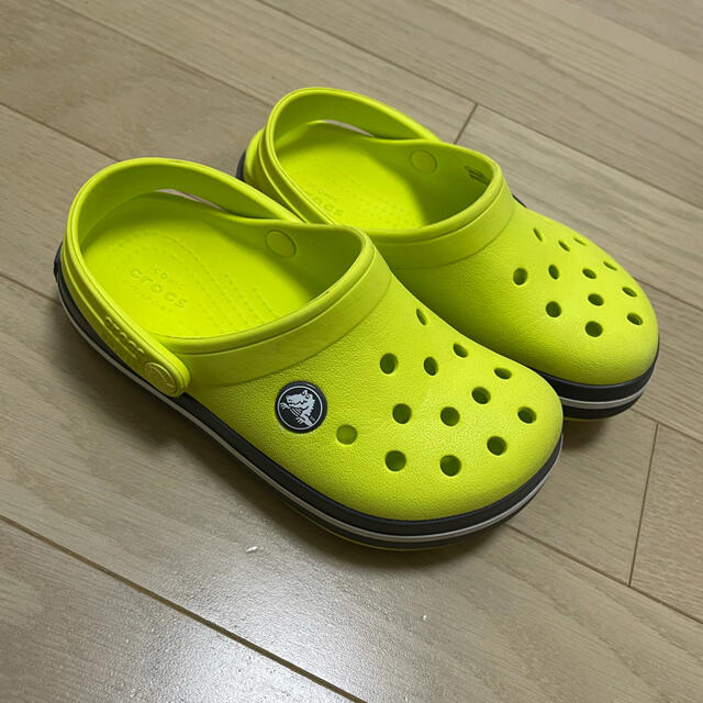 crocs(クロックス)のcrocs キッズサイズ キッズ/ベビー/マタニティのキッズ靴/シューズ(15cm~)(サンダル)の商品写真