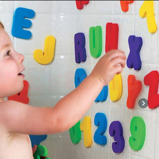 カラフル知育玩具36枚❗️お風呂やプールで遊べるアルファベット文字＆数字おもちゃ(知育玩具)
