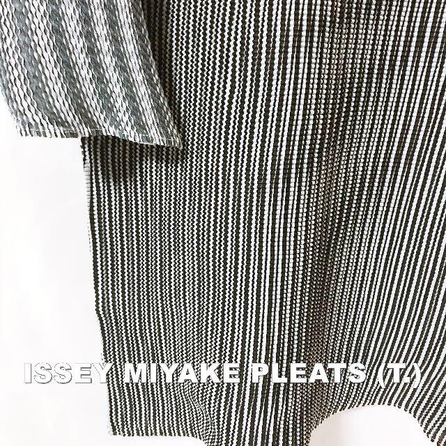 ISSEY MIYAKE(イッセイミヤケ)の【ISSEY MIYAKE PLEATS (T.)】イッセイミヤケ カットソー レディースのトップス(カットソー(半袖/袖なし))の商品写真