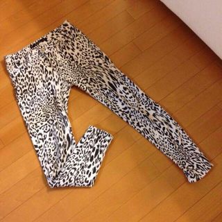 ザラ(ZARA)のZARA モノトーン レオパード スキニー S ヒョウ(スキニーパンツ)