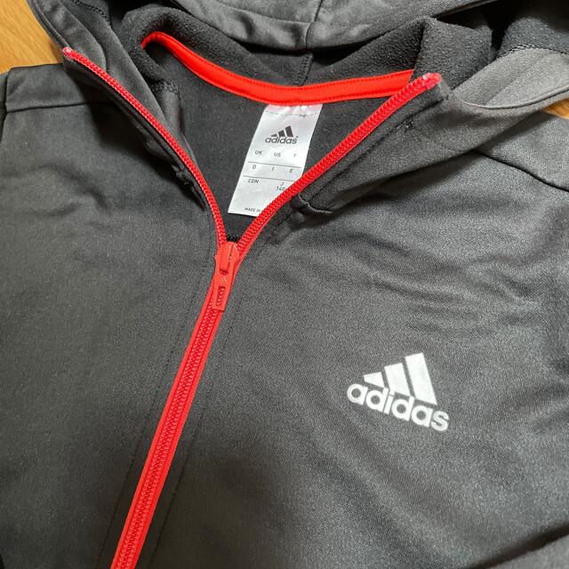 adidas(アディダス)のアディダス　パーカー　140 キッズ/ベビー/マタニティのキッズ服男の子用(90cm~)(ジャケット/上着)の商品写真