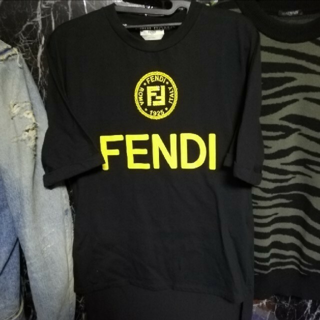 fendi ロゴT