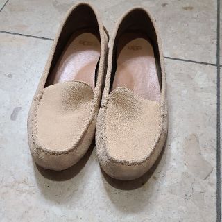 アグ(UGG)のチワワのレイ様　専用！(ローファー/革靴)