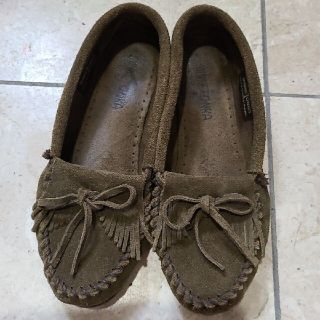 ミネトンカ(Minnetonka)のMINNETONKA美品カーキ色モカシン(スリッポン/モカシン)