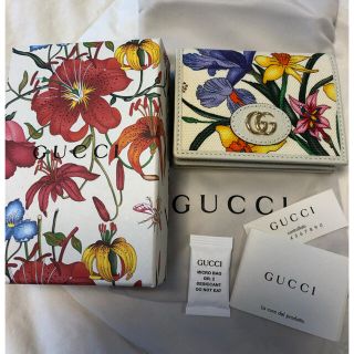 グッチ(Gucci)の限定　新品　GUCCIフローラ2つ折り財布　白(折り財布)