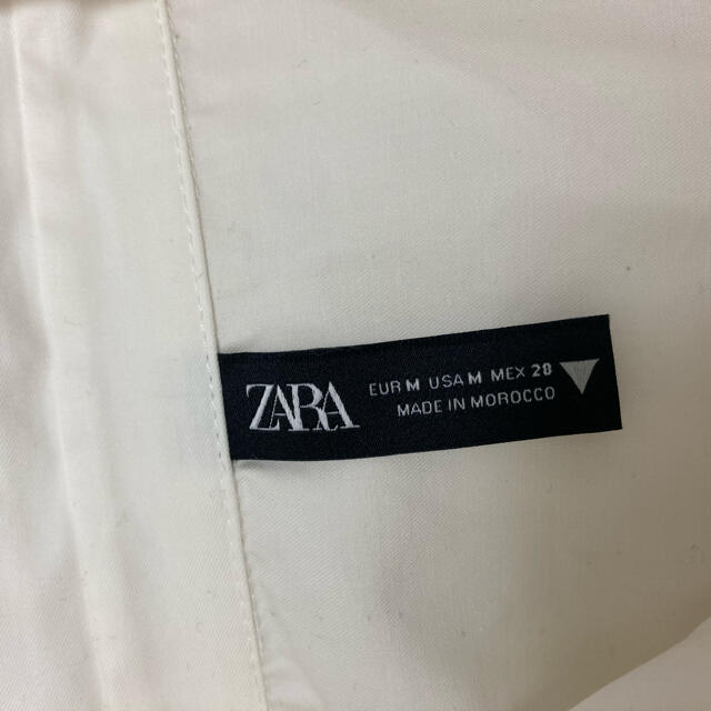 ZARA(ザラ)の【専用】ZARA パフスリーブ　白　ブラウス　ティアード　M レディースのトップス(シャツ/ブラウス(半袖/袖なし))の商品写真