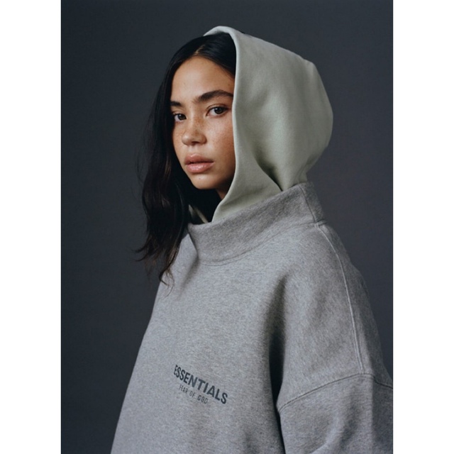 FEAR OF GOD(フィアオブゴッド)の残り1 ,      8500円。     essentials メンズのトップス(スウェット)の商品写真