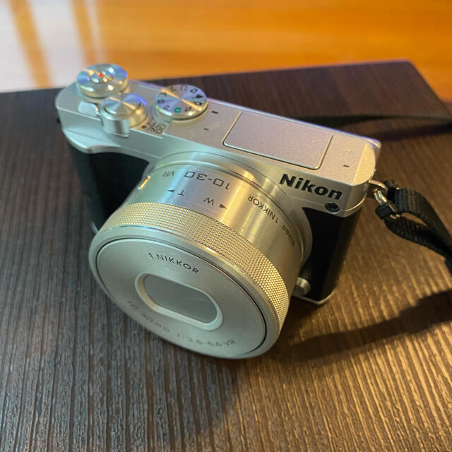 Nikon   Nikon1.  J5