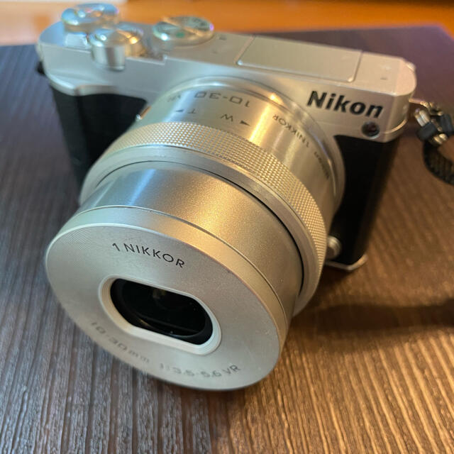 Nikon  Nikon1. J5 - 4