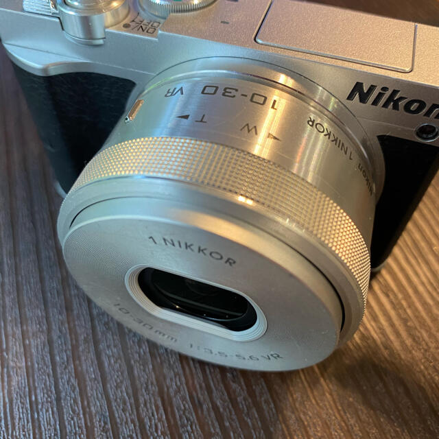 Nikon  Nikon1. J5 - 5