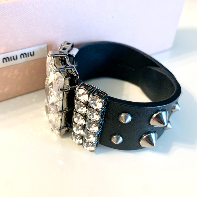 美品】Miu Miu ミュウミュウ レザーブレスレット バングル 黒 | www