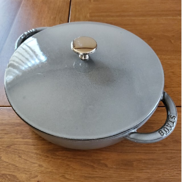 STAUB(ストウブ)の（マキバオー様専用）staubストウブニダベイユ·ソテーパン（24cm） インテリア/住まい/日用品のキッチン/食器(鍋/フライパン)の商品写真