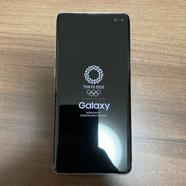 Galaxy(ギャラクシー)の【美品】Galaxy S10+  [Olympic限定モデル(SIMフリー)] スマホ/家電/カメラのスマートフォン/携帯電話(スマートフォン本体)の商品写真