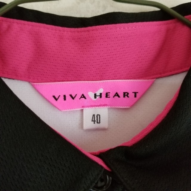 VIVA HEART(ビバハート)のビバハート VIVAHEART　英ロゴポロシャツMサイズ スポーツ/アウトドアのゴルフ(ウエア)の商品写真