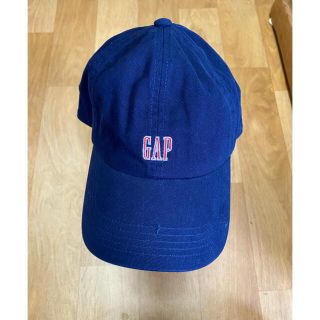 ギャップ(GAP)の新品未使用　GAP ロゴキャップ　サイズフリー　ネイビーに赤ロゴ入り(キャップ)