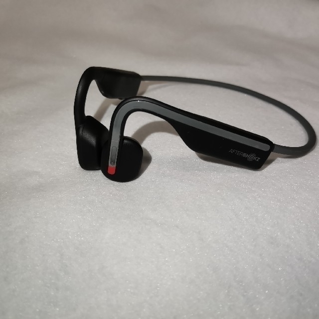 【本日限定】Aftershokz OPENMOVE 骨伝導イヤホン【保証書あり】 スマホ/家電/カメラのオーディオ機器(ヘッドフォン/イヤフォン)の商品写真